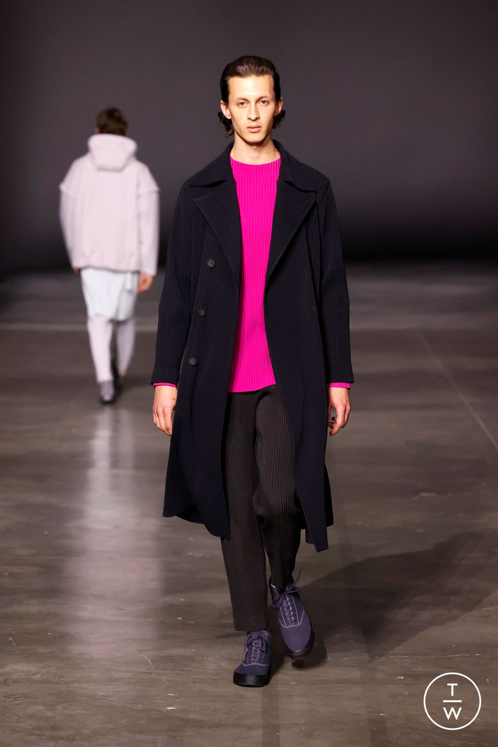Fashion Week Paris Fall/Winter 2023 look 18 from the HOMME PLISSÉ ISSEY MIYAKE collection 男装