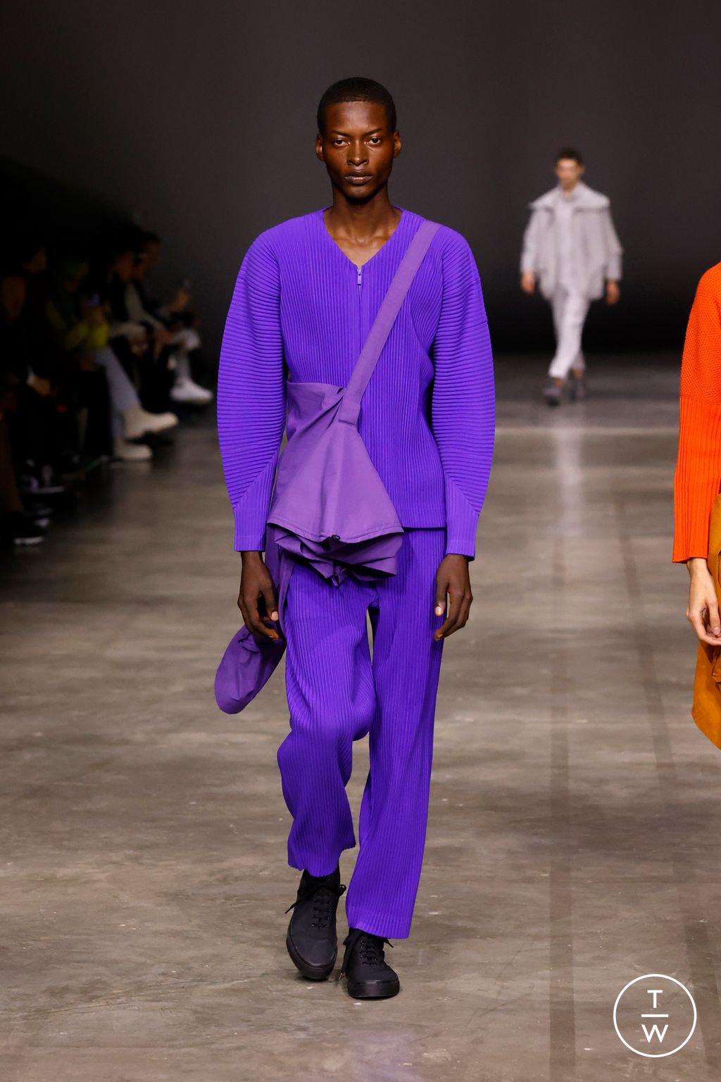 Fashion Week Paris Fall/Winter 2023 look 31 from the HOMME PLISSÉ ISSEY MIYAKE collection 男装