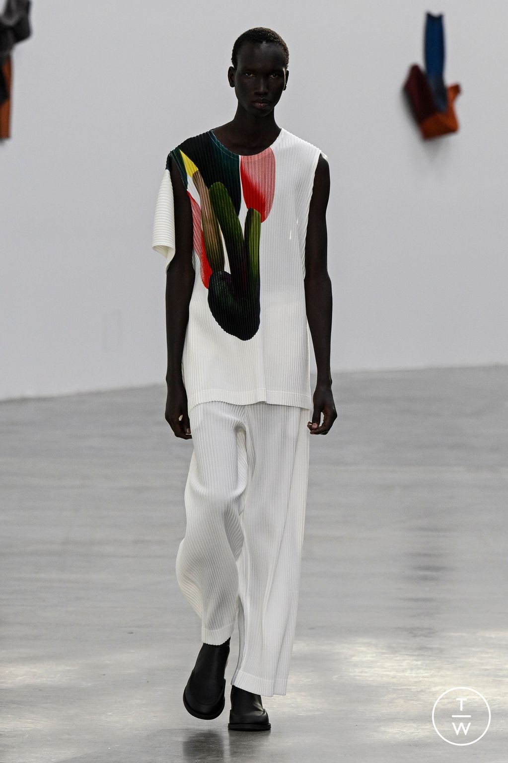 Fashion Week Paris Fall/Winter 2024 look 3 from the HOMME PLISSÉ ISSEY MIYAKE collection 男装