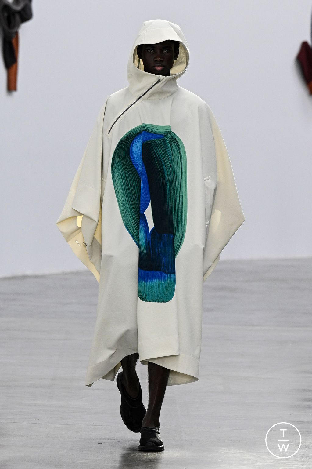 Fashion Week Paris Fall/Winter 2024 look 13 from the HOMME PLISSÉ ISSEY MIYAKE collection 男装