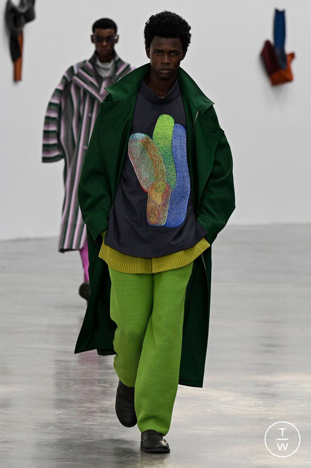 Fashion Week Paris Fall/Winter 2024 look 30 from the HOMME PLISSÉ ISSEY MIYAKE collection menswear