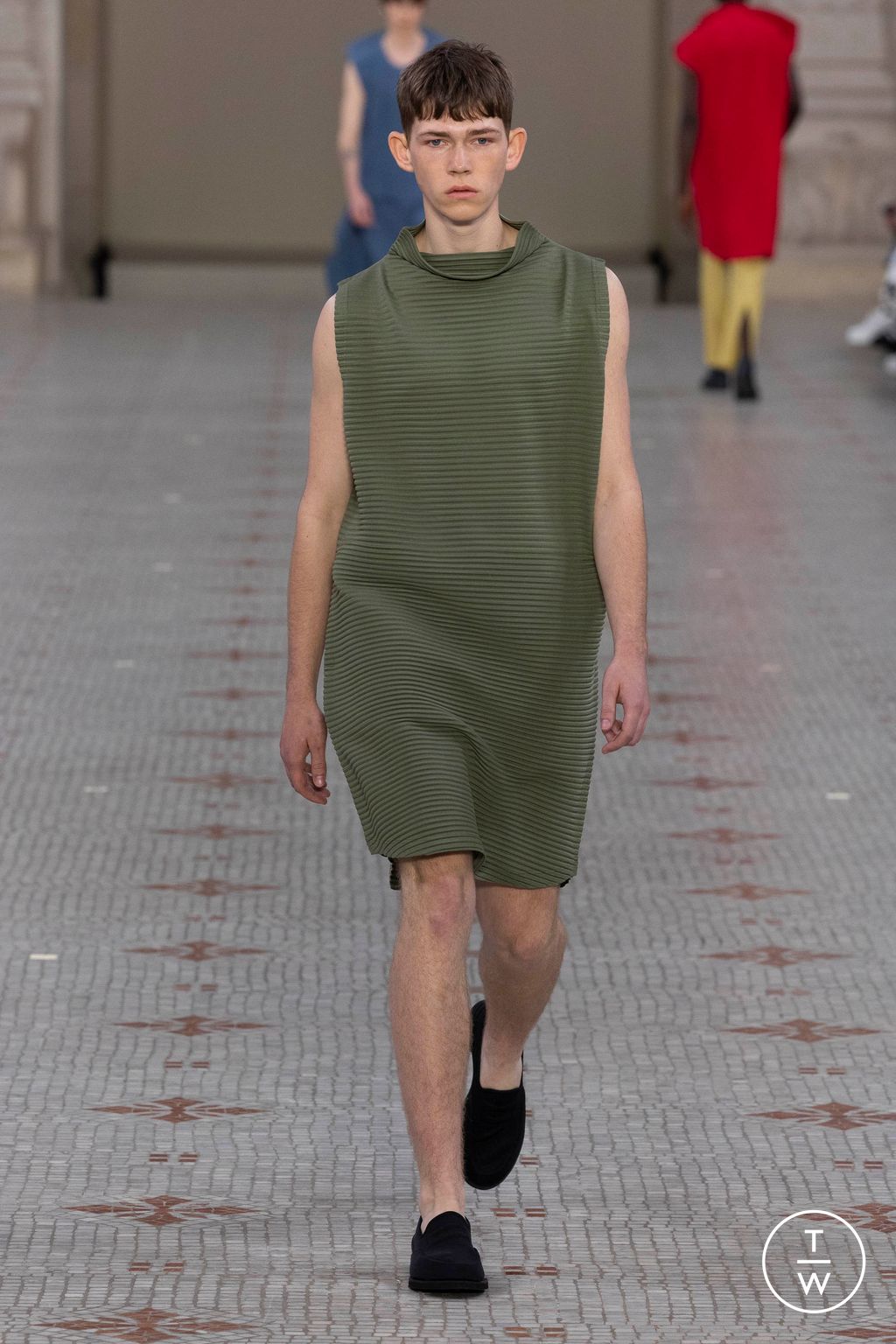 Fashion Week Paris Spring/Summer 2024 look 7 from the HOMME PLISSÉ ISSEY MIYAKE collection 男装