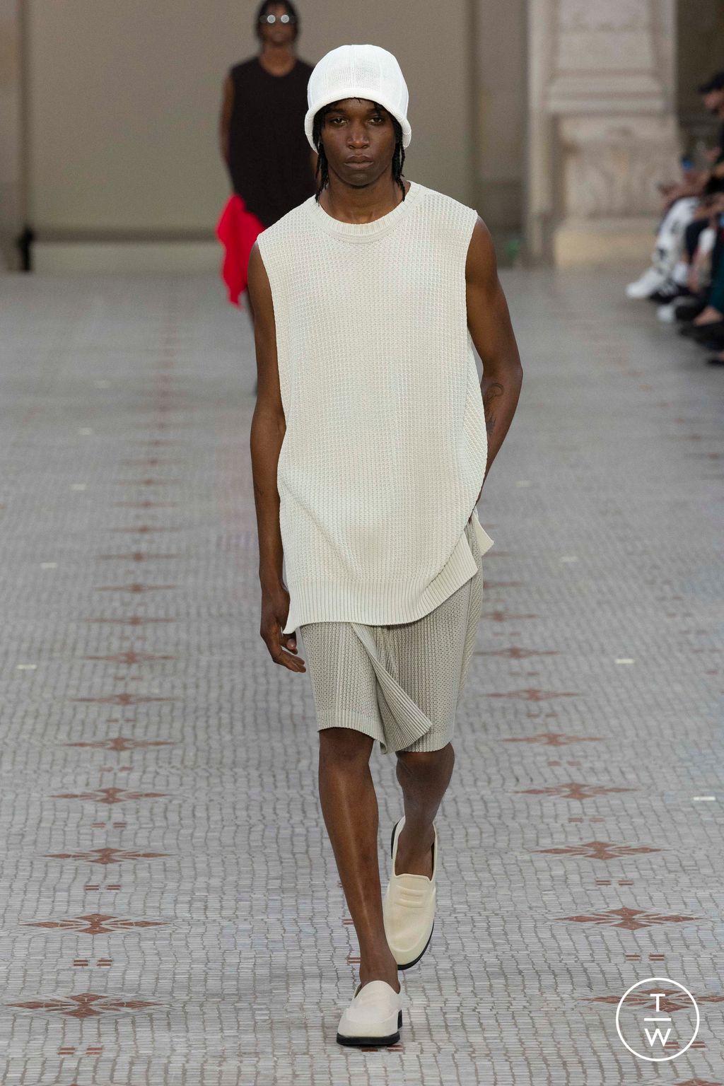 Fashion Week Paris Spring/Summer 2024 look 10 from the HOMME PLISSÉ ISSEY MIYAKE collection menswear