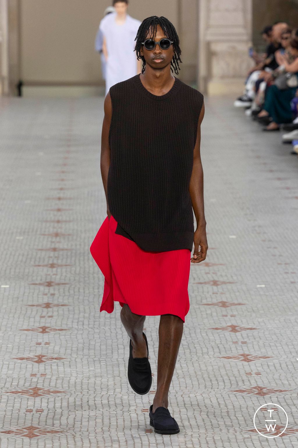Fashion Week Paris Spring/Summer 2024 look 11 from the HOMME PLISSÉ ISSEY MIYAKE collection menswear