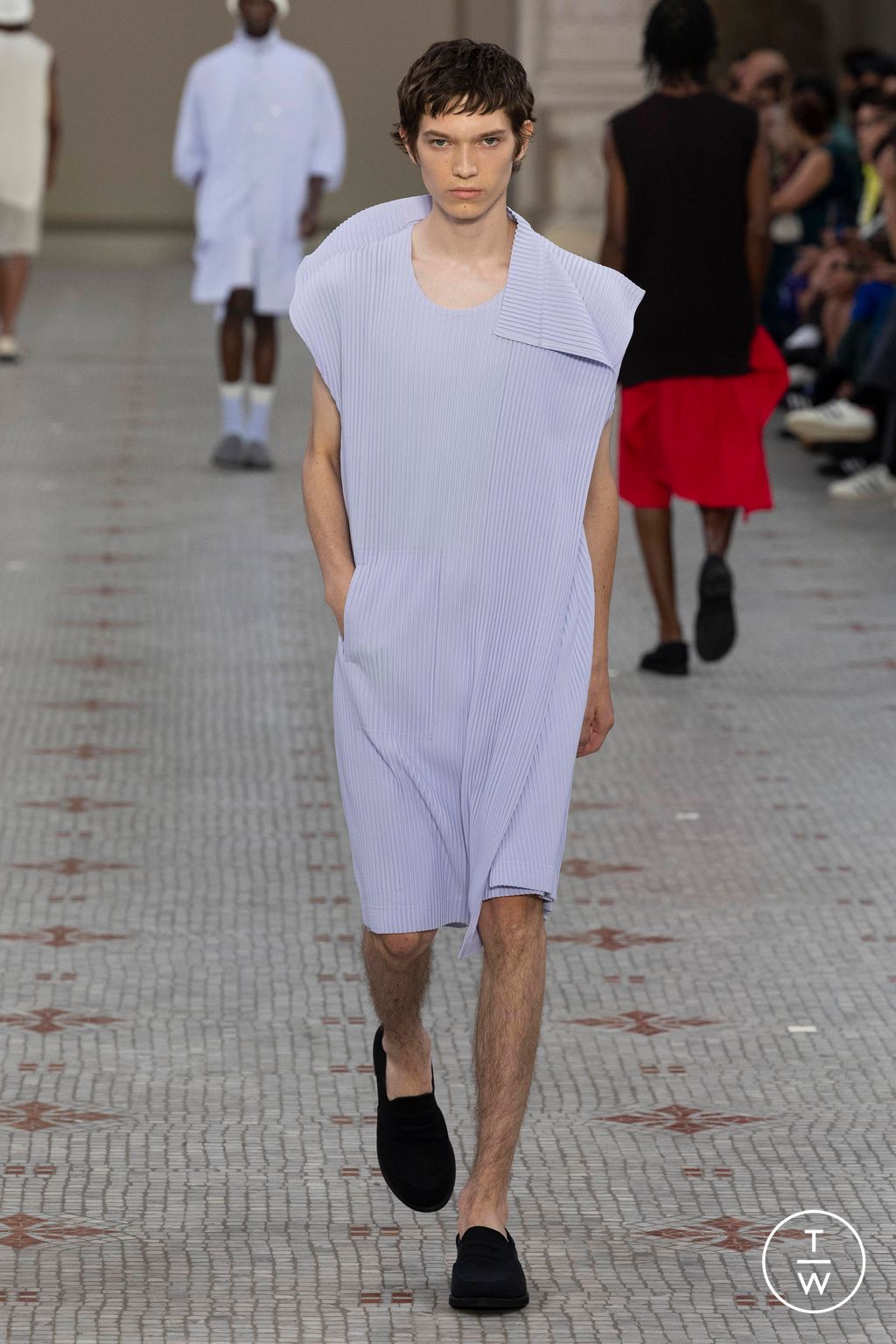 Fashion Week Paris Spring/Summer 2024 look 12 from the HOMME PLISSÉ ISSEY MIYAKE collection menswear