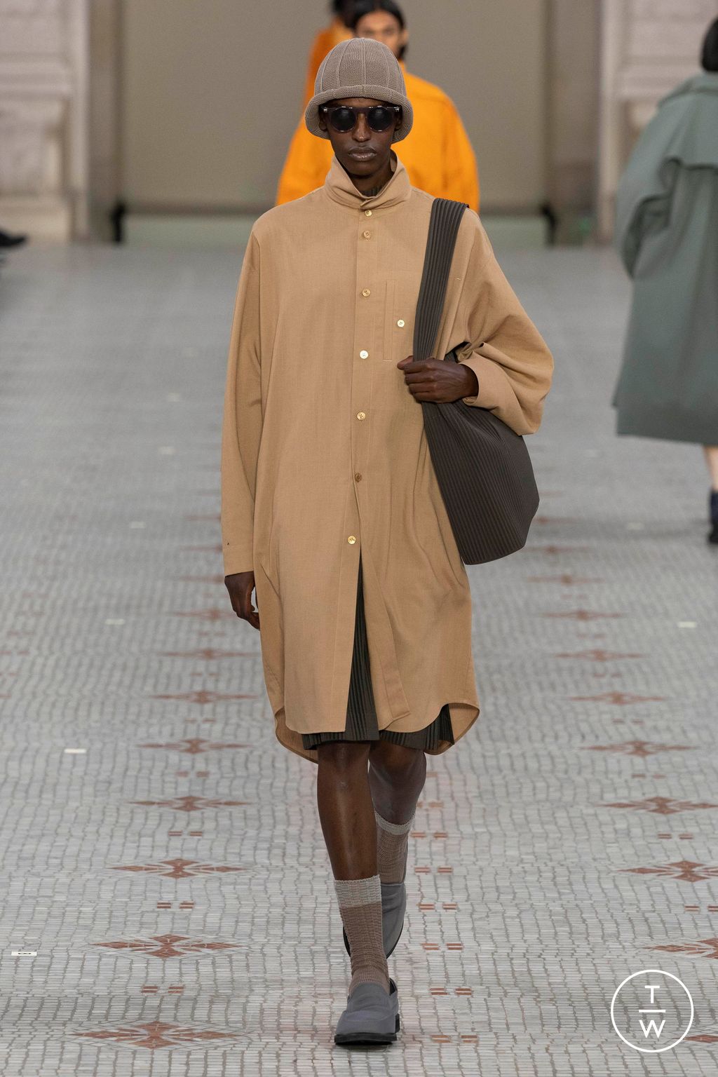 Fashion Week Paris Spring/Summer 2024 look 16 from the Homme Plissé Issey Miyake collection menswear