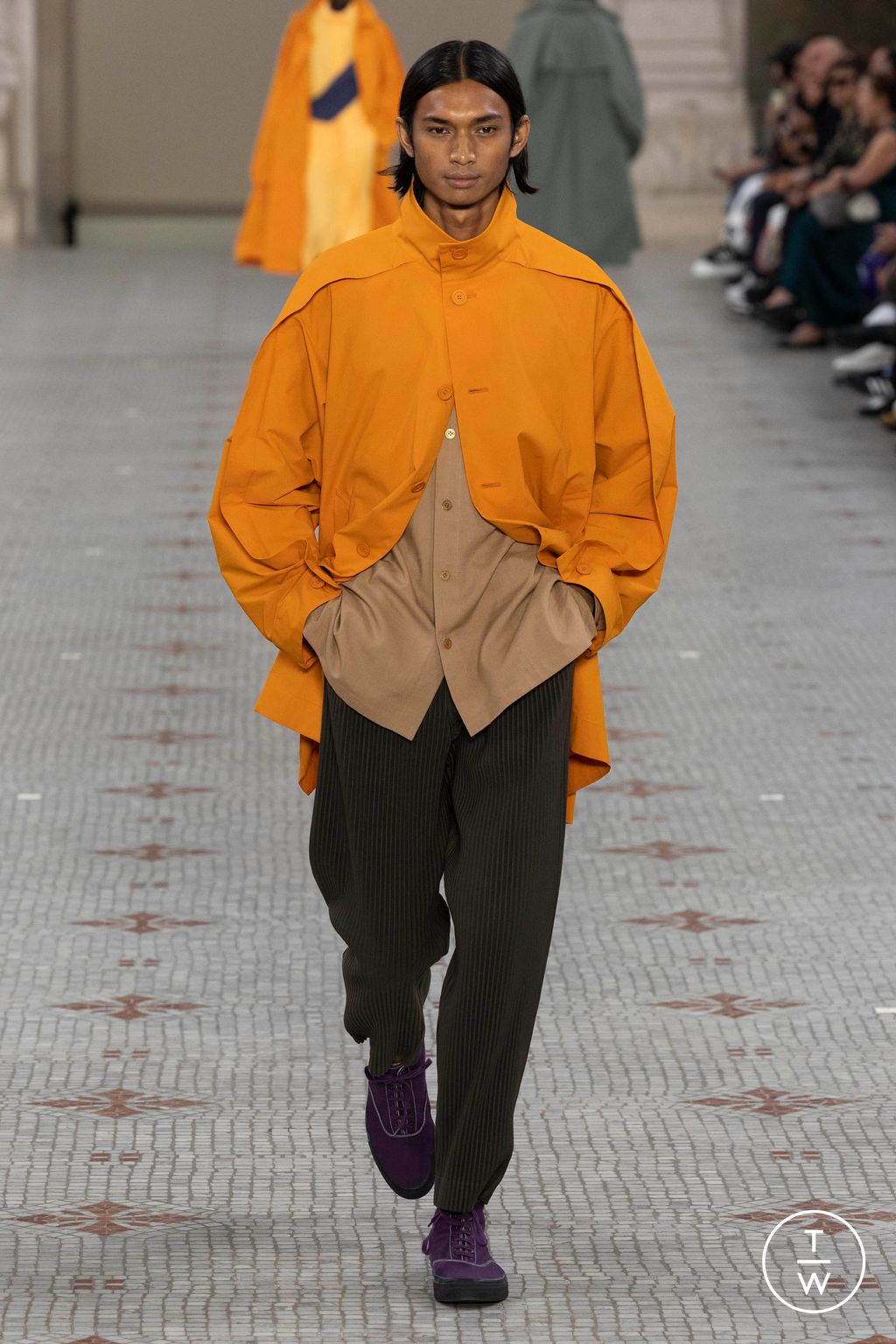Fashion Week Paris Spring/Summer 2024 look 17 from the HOMME PLISSÉ ISSEY MIYAKE collection menswear