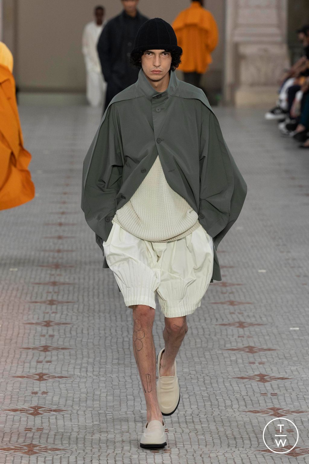 Fashion Week Paris Spring/Summer 2024 look 19 de la collection HOMME PLISSÉ ISSEY MIYAKE menswear
