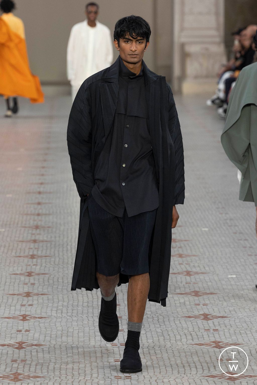 Fashion Week Paris Spring/Summer 2024 look 20 from the HOMME PLISSÉ ISSEY MIYAKE collection 男装