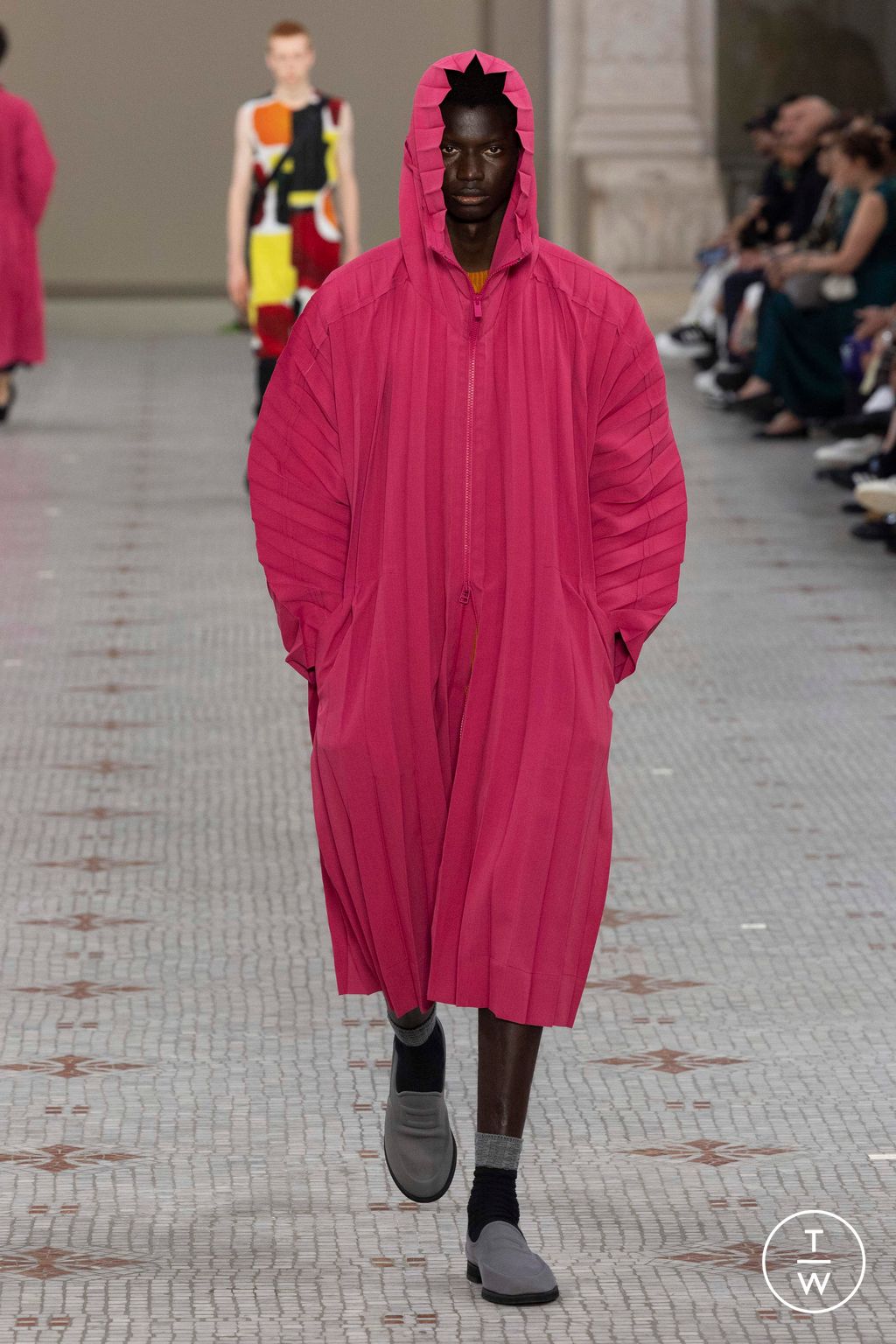 Fashion Week Paris Spring/Summer 2024 look 28 from the HOMME PLISSÉ ISSEY MIYAKE collection menswear