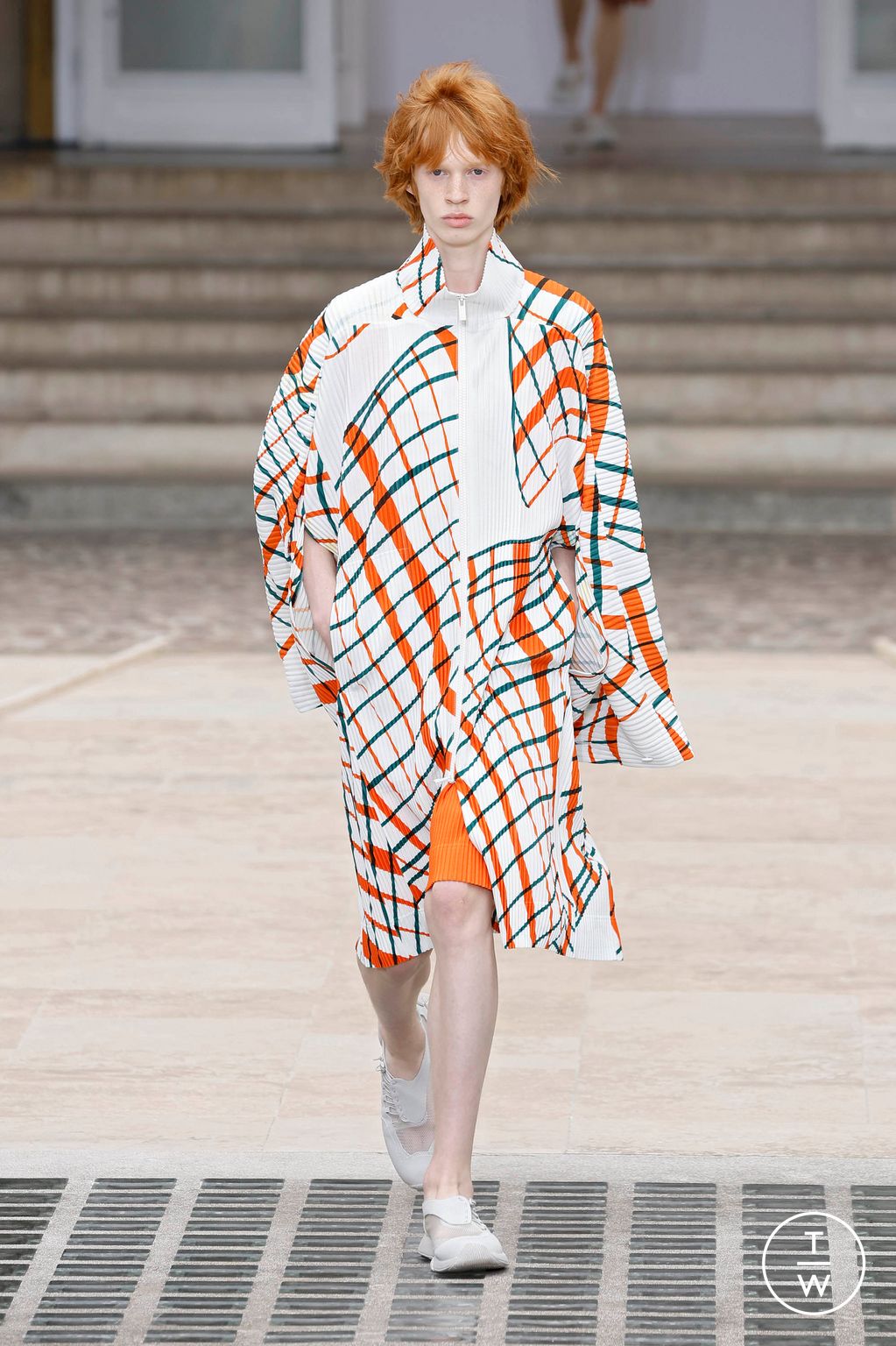 Fashion Week Paris Spring-Summer 2025 look 1 de la collection HOMME PLISSÉ ISSEY MIYAKE menswear