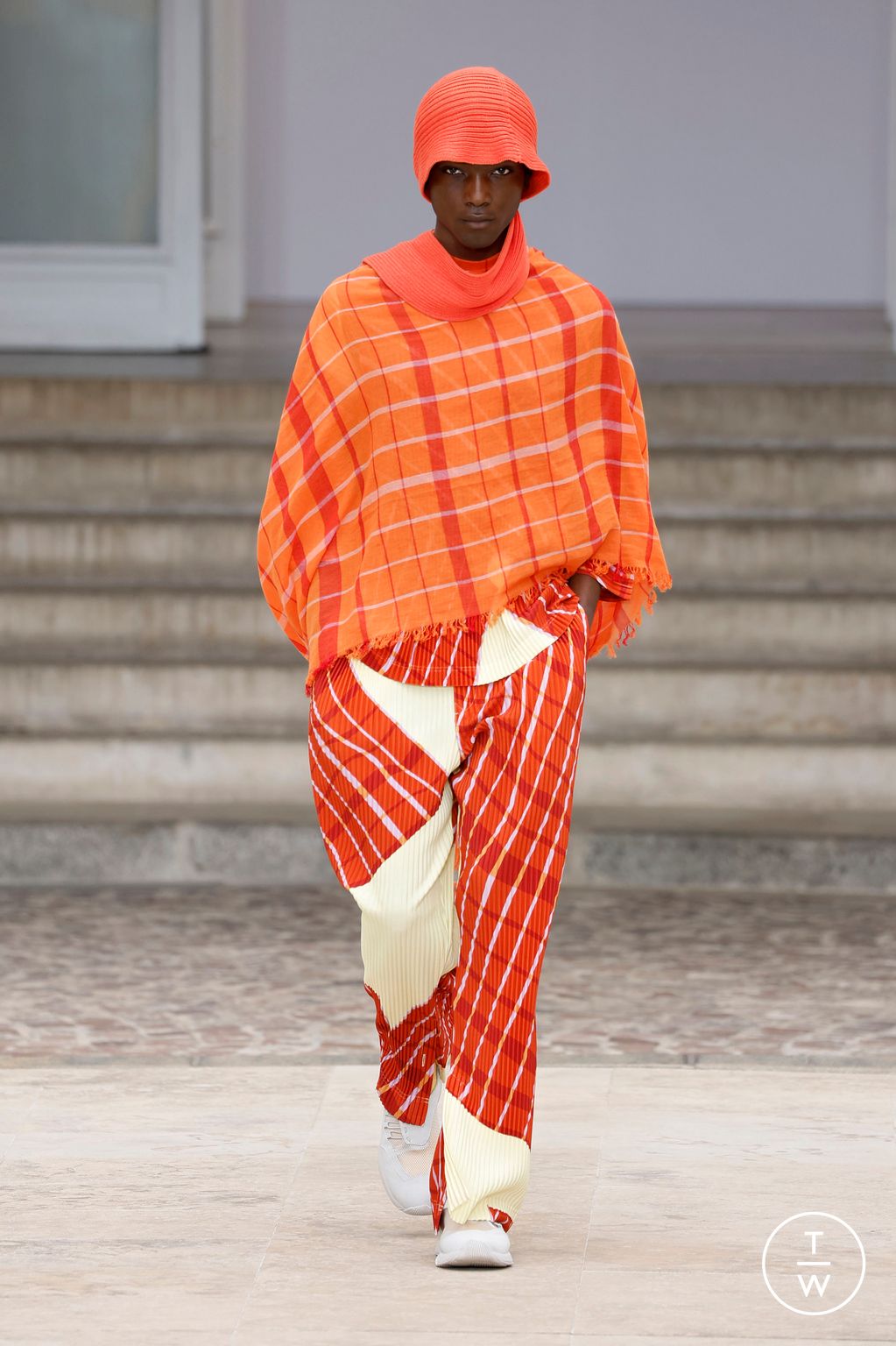 Fashion Week Paris Spring-Summer 2025 look 5 from the HOMME PLISSÉ ISSEY MIYAKE collection menswear