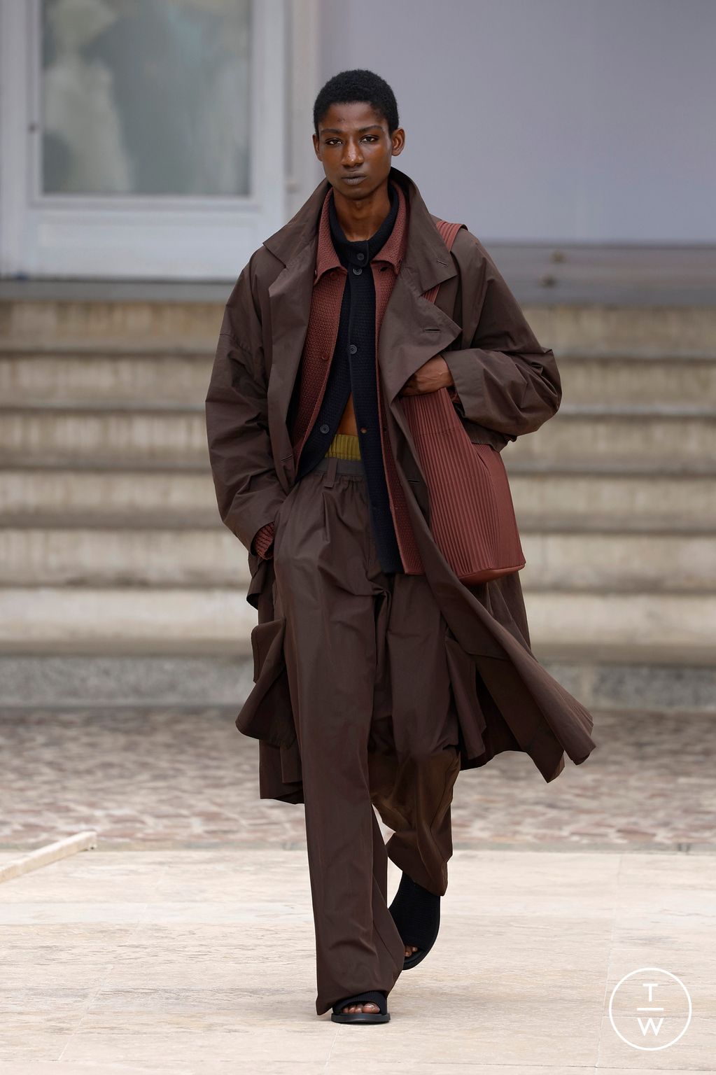 Fashion Week Paris Spring-Summer 2025 look 14 de la collection Homme Plissé Issey Miyake menswear