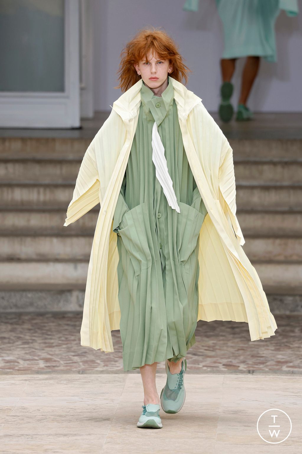 Fashion Week Paris Spring-Summer 2025 look 15 de la collection HOMME PLISSÉ ISSEY MIYAKE menswear