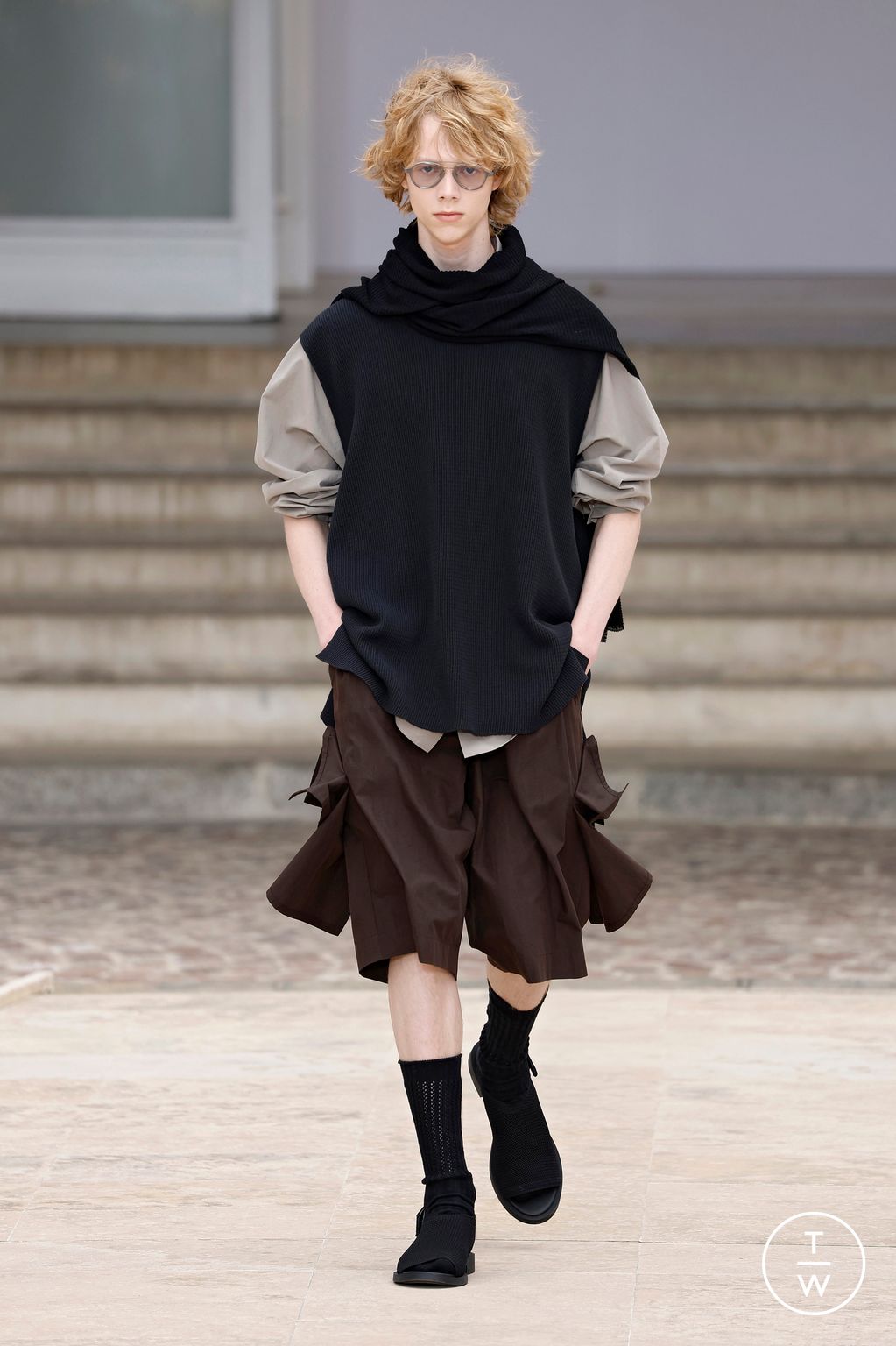 Fashion Week Paris Spring-Summer 2025 look 16 from the HOMME PLISSÉ ISSEY MIYAKE collection menswear