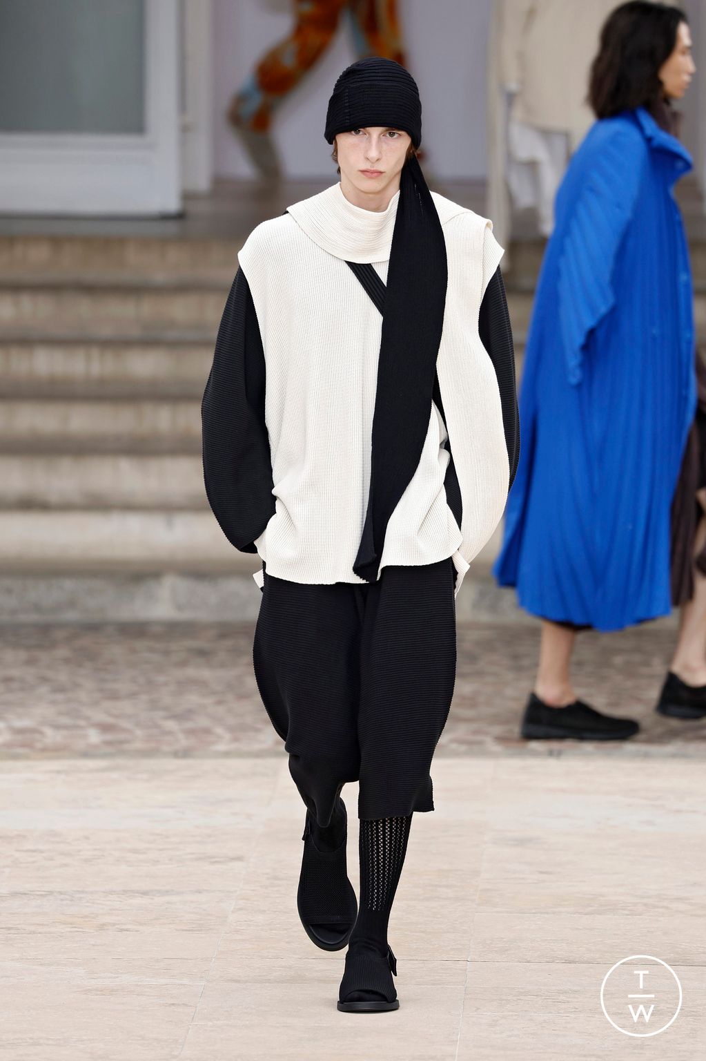 Fashion Week Paris Spring-Summer 2025 look 20 from the HOMME PLISSÉ ISSEY MIYAKE collection 男装