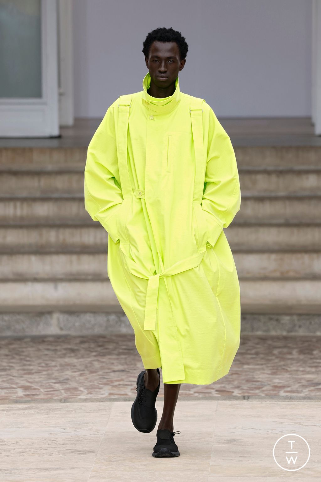 Fashion Week Paris Spring-Summer 2025 look 29 from the HOMME PLISSÉ ISSEY MIYAKE collection menswear