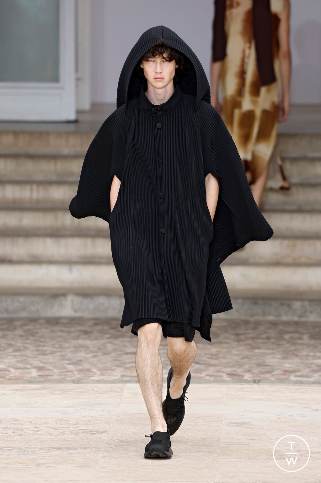 Fashion Week Paris Spring-Summer 2025 look 31 from the HOMME PLISSÉ ISSEY MIYAKE collection menswear