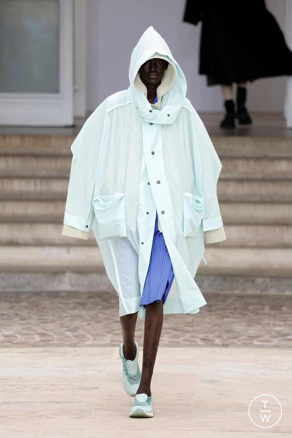 Fashion Week Paris Spring-Summer 2025 look 37 from the HOMME PLISSÉ ISSEY MIYAKE collection menswear