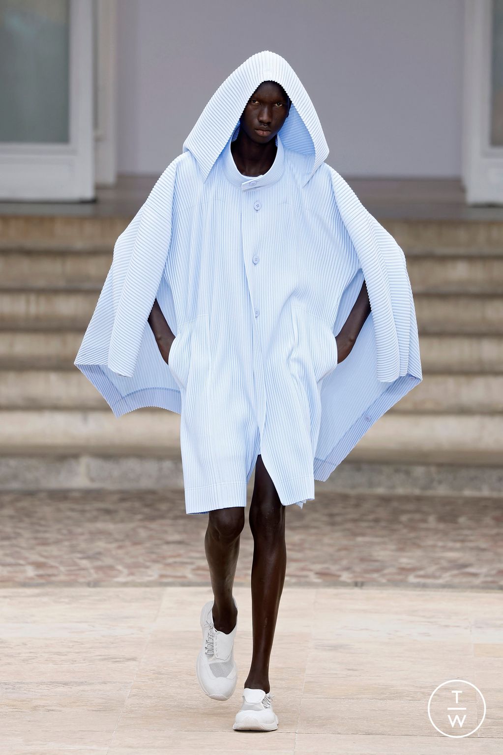 Fashion Week Paris Spring-Summer 2025 look 39 from the Homme Plissé Issey Miyake collection menswear