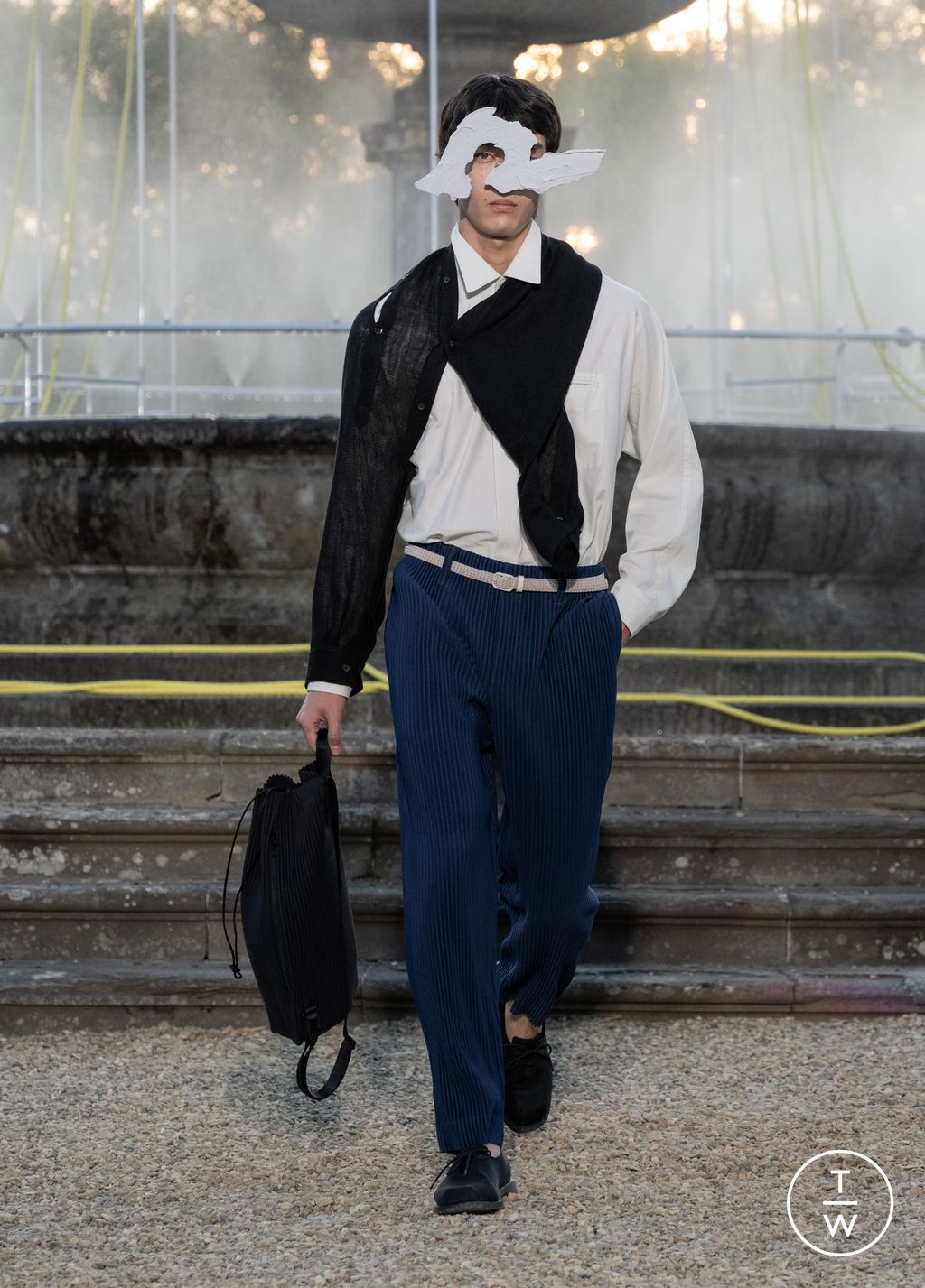 Fashion Week Florence - Pitti Spring/Summer 2026 look 11 de la collection Homme Plissé Issey Miyake menswear