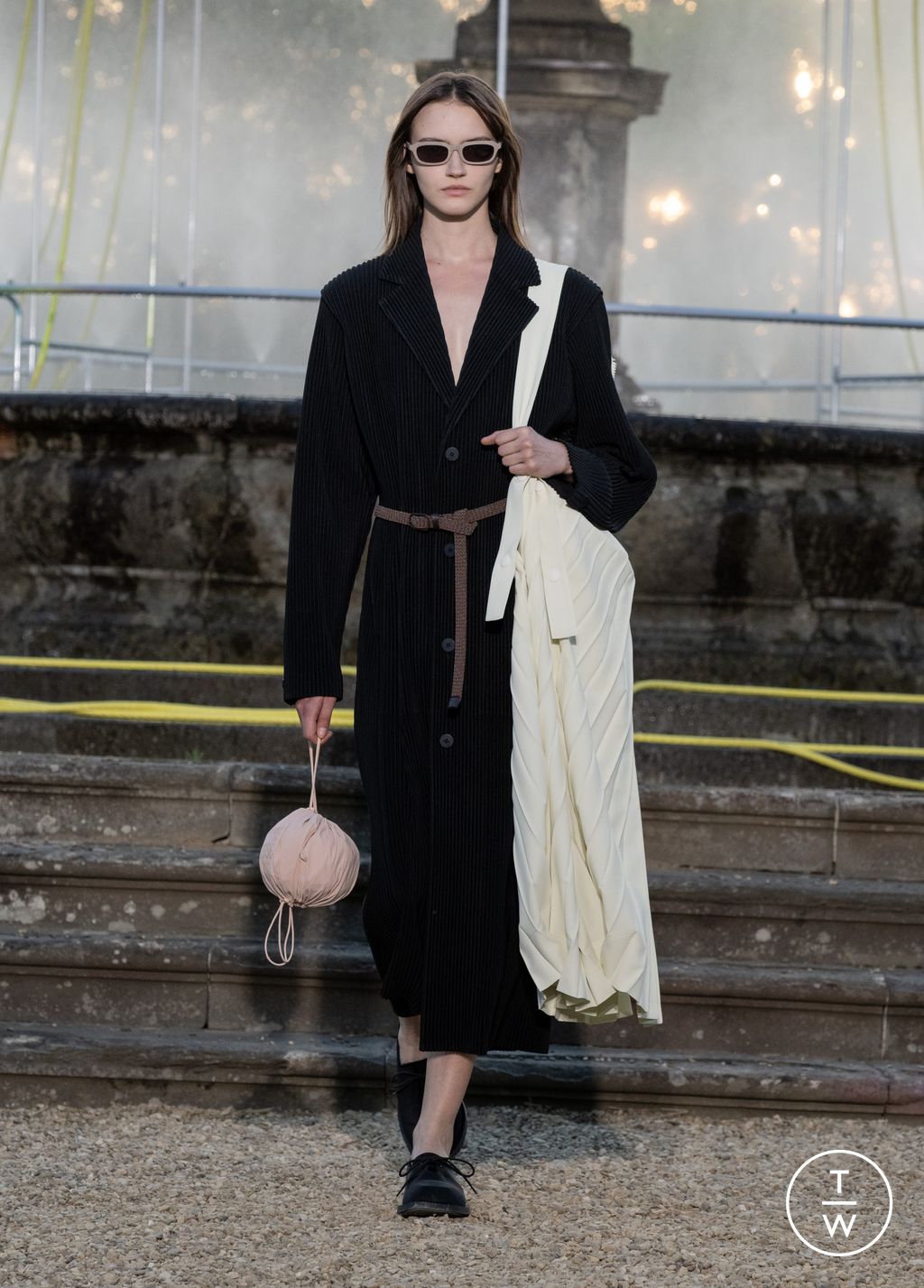 Fashion Week Florence - Pitti Spring/Summer 2026 look 32 de la collection Homme Plissé Issey Miyake menswear