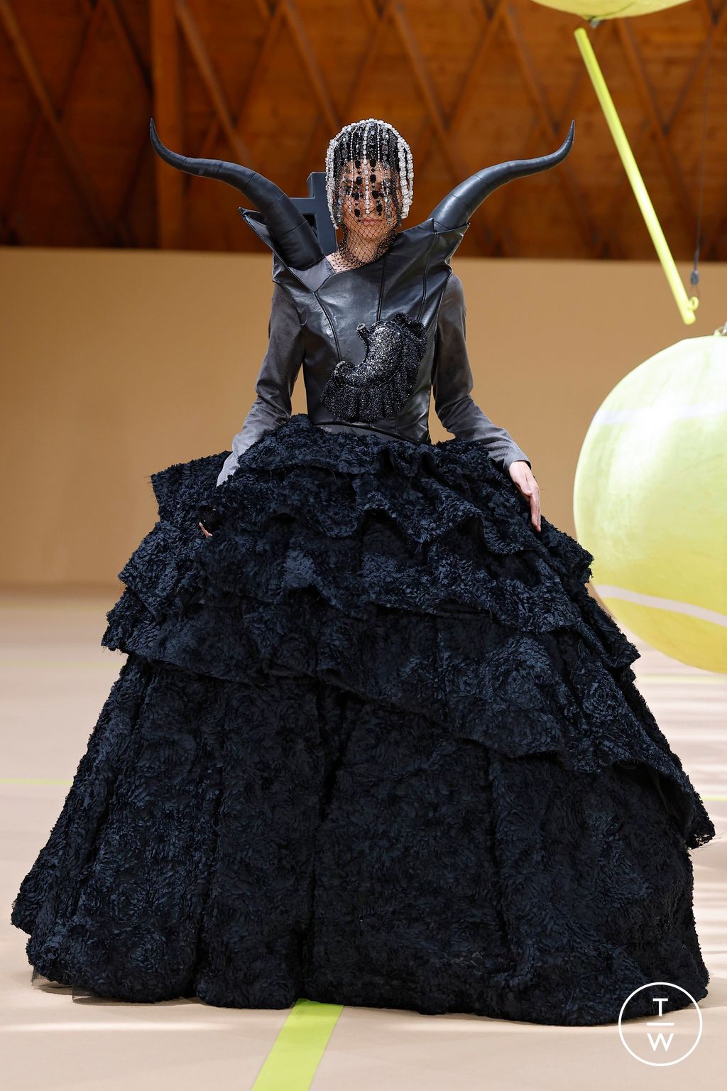 Fashion Week Paris Fall/Winter 2024 look 3 from the HOMOLOG collection couture