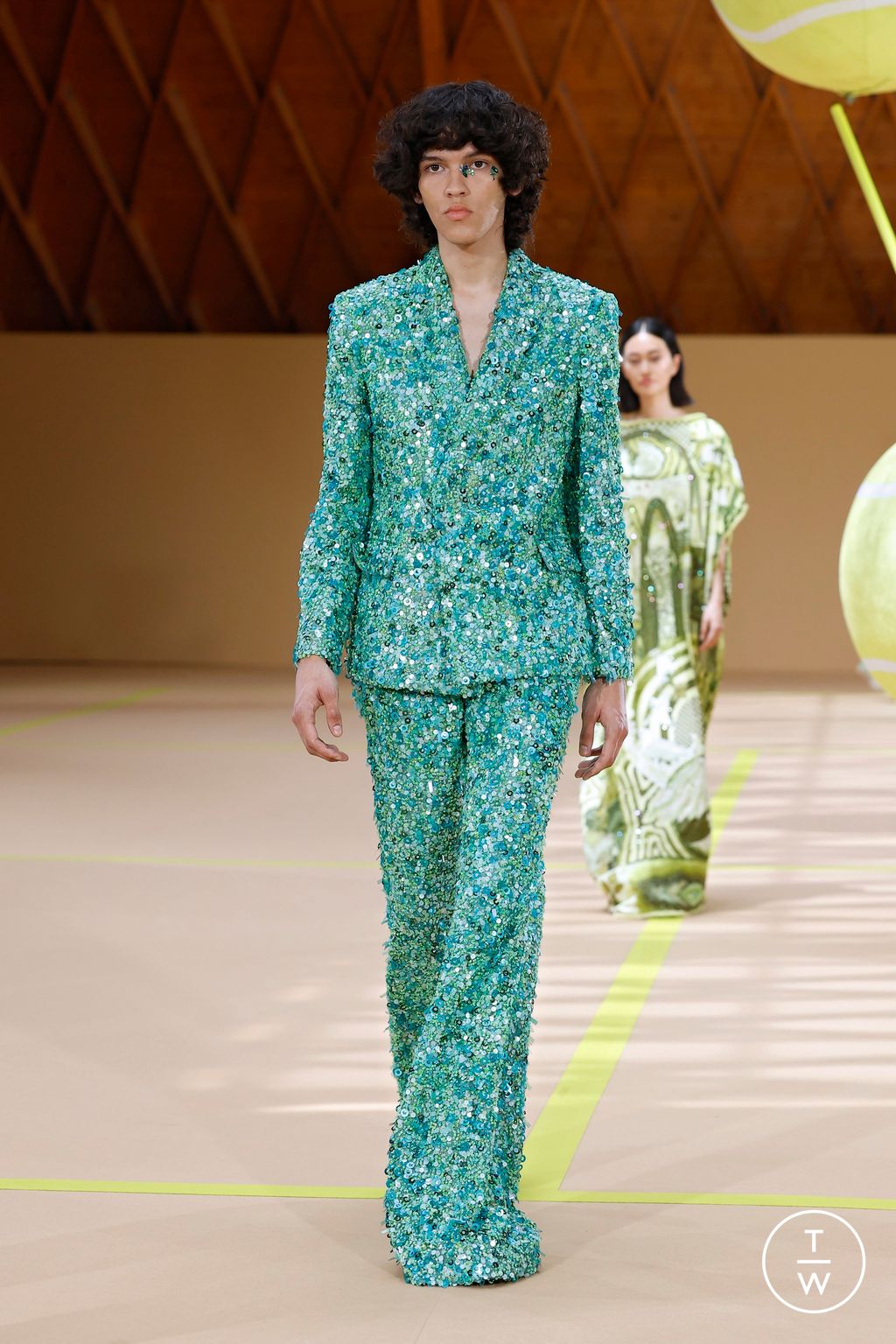 Fashion Week Paris Fall/Winter 2024 look 6 from the HOMOLOG collection couture