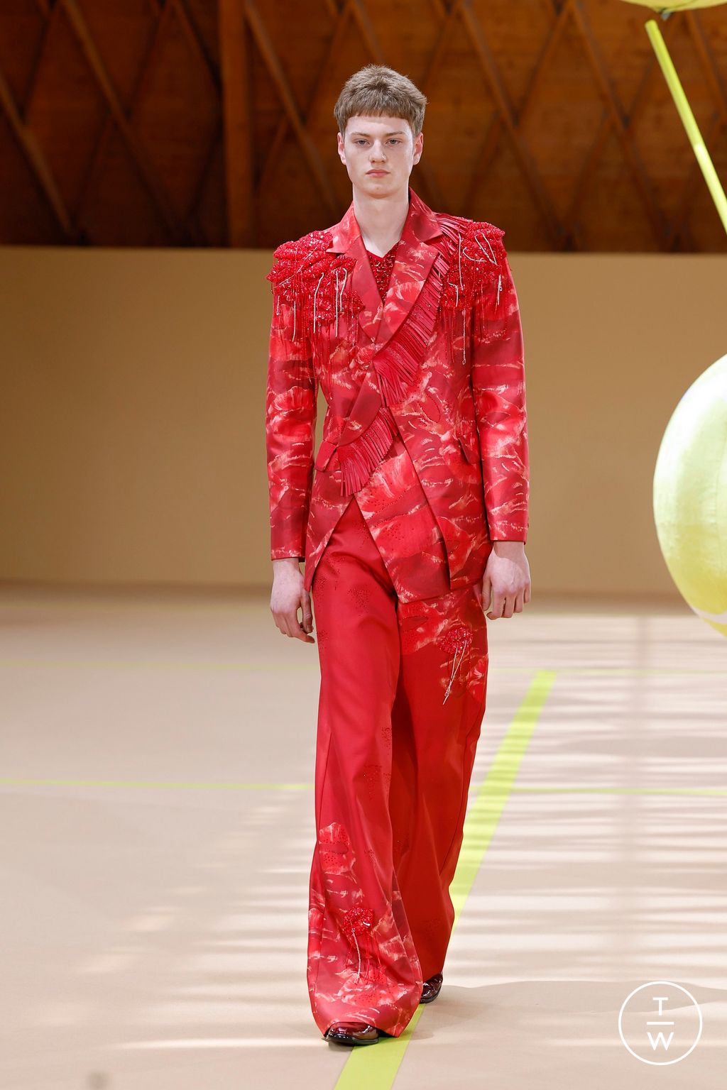 Fashion Week Paris Fall/Winter 2024 look 22 from the HOMOLOG collection 高级定制