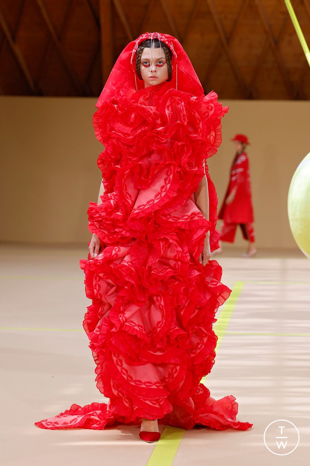 Fashion Week Paris Fall/Winter 2024 look 24 from the HOMOLOG collection couture