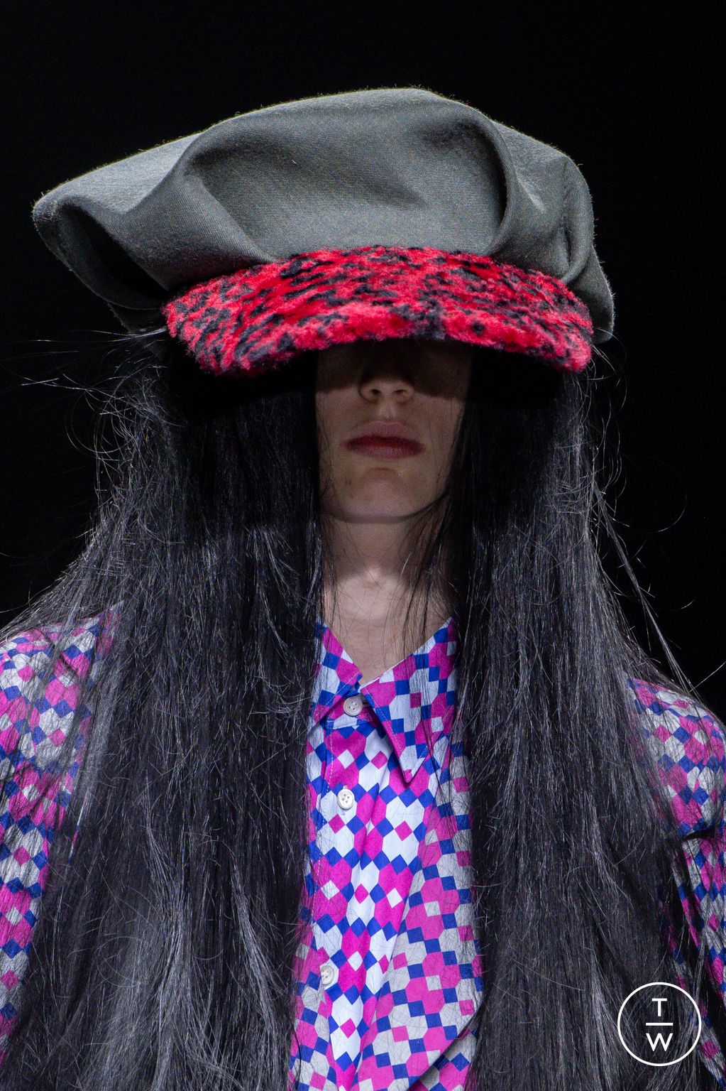 Fashion Week Paris Spring/Summer 2026 look 33 from the Comme des Garçons Homme Plus collection menswear accessories