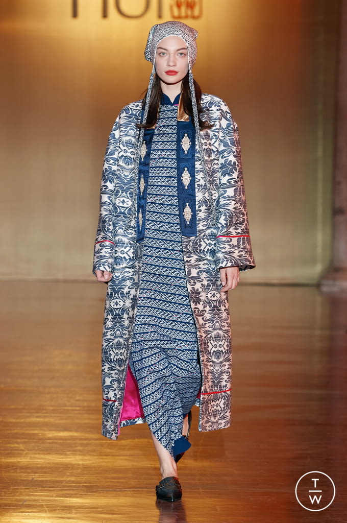 Fashion Week Milan Fall/Winter 2022 look 1 from the Hui collection womenswear