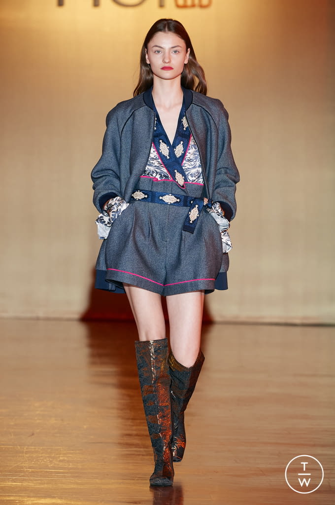 Fashion Week Milan Fall/Winter 2022 look 3 from the Hui collection womenswear
