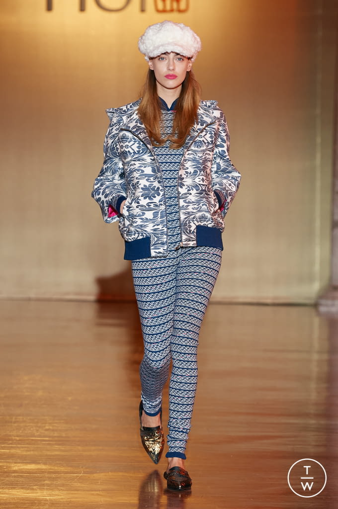 Fashion Week Milan Fall/Winter 2022 look 7 from the Hui collection womenswear