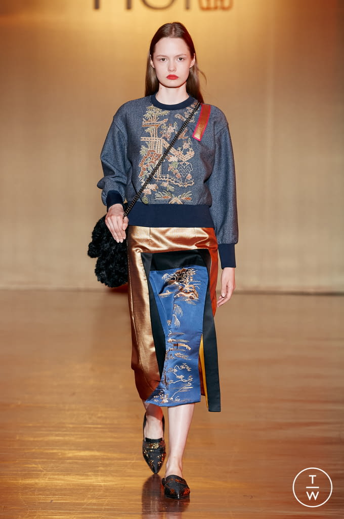 Fashion Week Milan Fall/Winter 2022 look 8 from the Hui collection womenswear