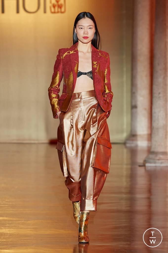 Fashion Week Milan Fall/Winter 2022 look 10 from the Hui collection womenswear