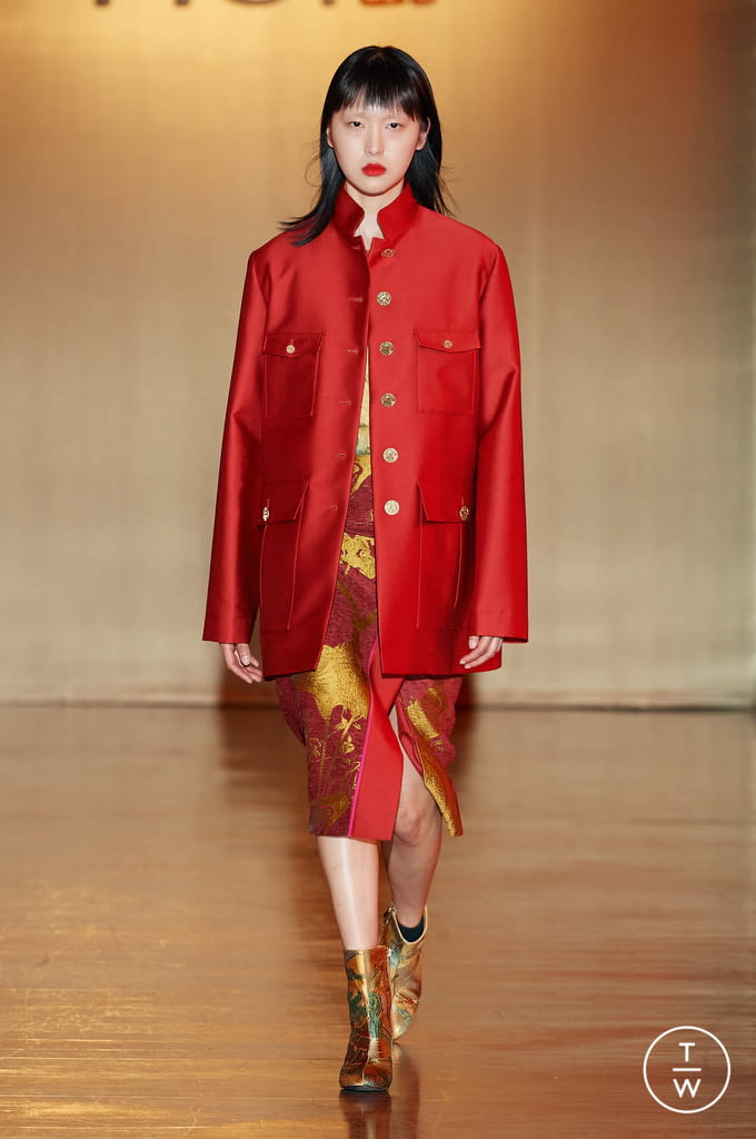 Fashion Week Milan Fall/Winter 2022 look 16 from the Hui collection womenswear