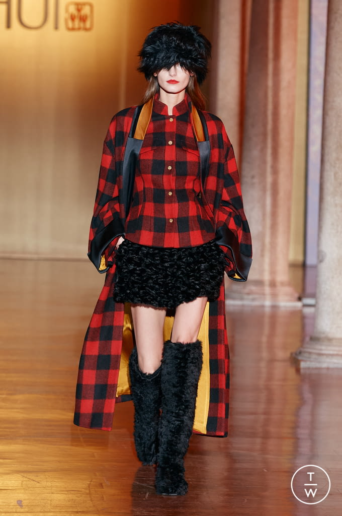 Fashion Week Milan Fall/Winter 2022 look 19 from the Hui collection womenswear