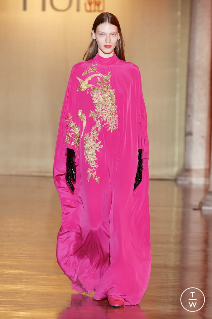 Fashion Week Milan Fall/Winter 2022 look 25 from the Hui collection womenswear
