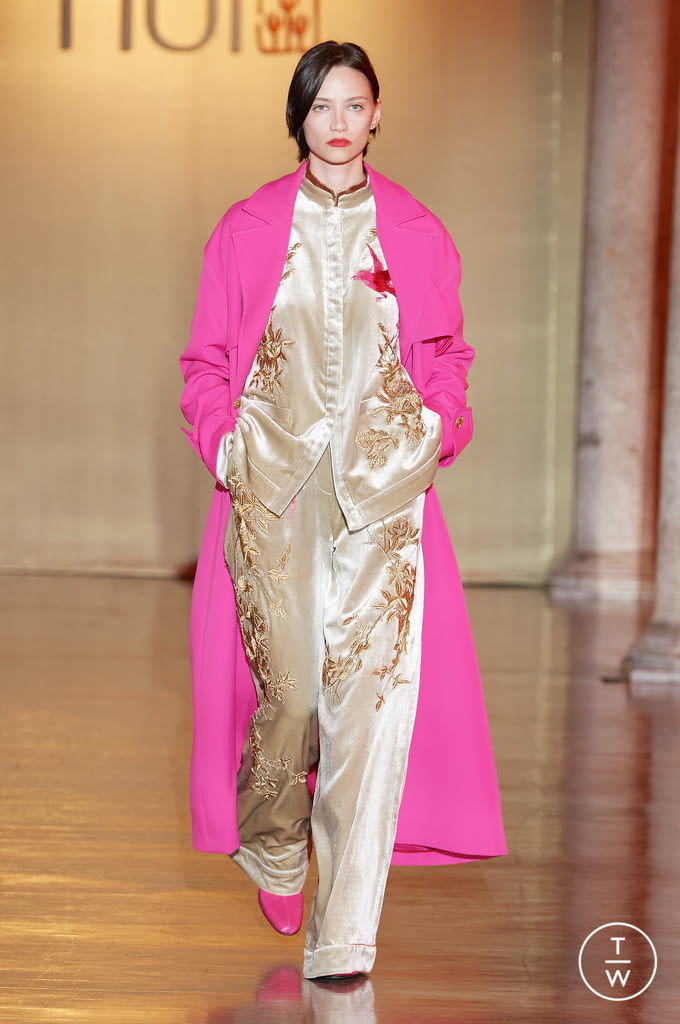 Fashion Week Milan Fall/Winter 2022 look 26 from the Hui collection womenswear