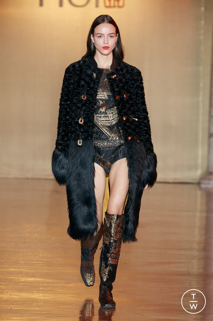 Fashion Week Milan Fall/Winter 2022 look 27 from the Hui collection womenswear