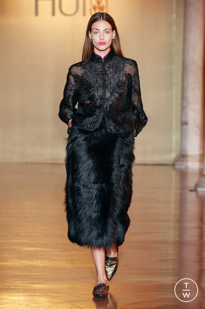 Fashion Week Milan Fall/Winter 2022 look 29 from the Hui collection womenswear