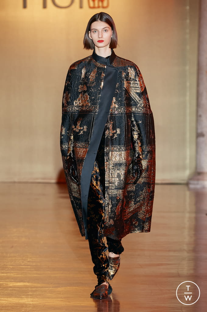 Fashion Week Milan Fall/Winter 2022 look 31 from the Hui collection womenswear
