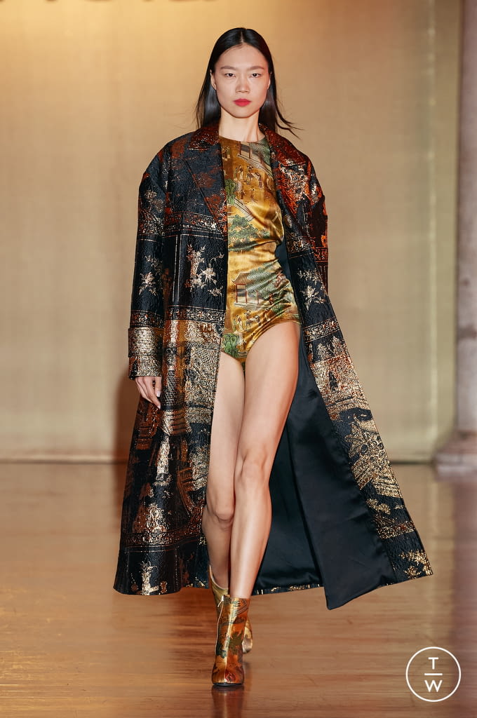 Fashion Week Milan Fall/Winter 2022 look 33 from the Hui collection womenswear