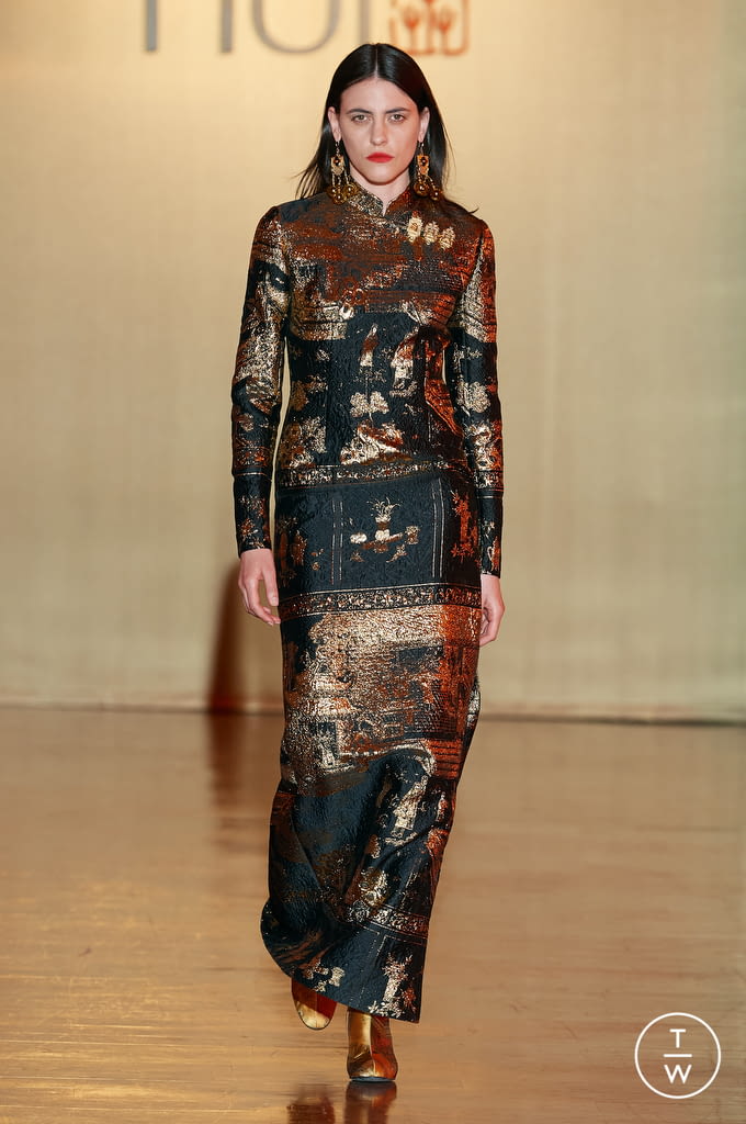 Fashion Week Milan Fall/Winter 2022 look 35 from the Hui collection womenswear