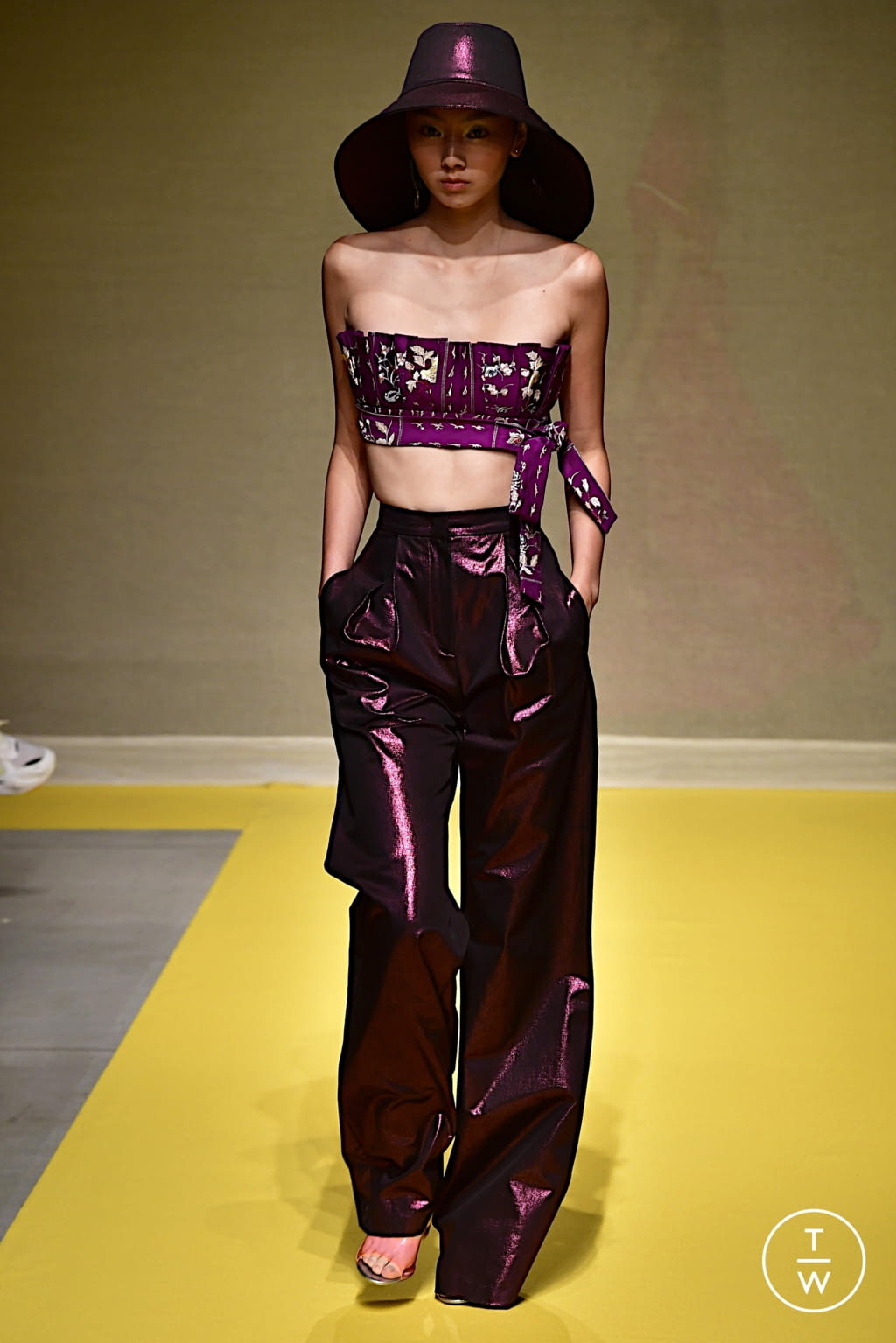 Fashion Week Milan Spring/Summer 2022 look 14 from the Hui collection 女装