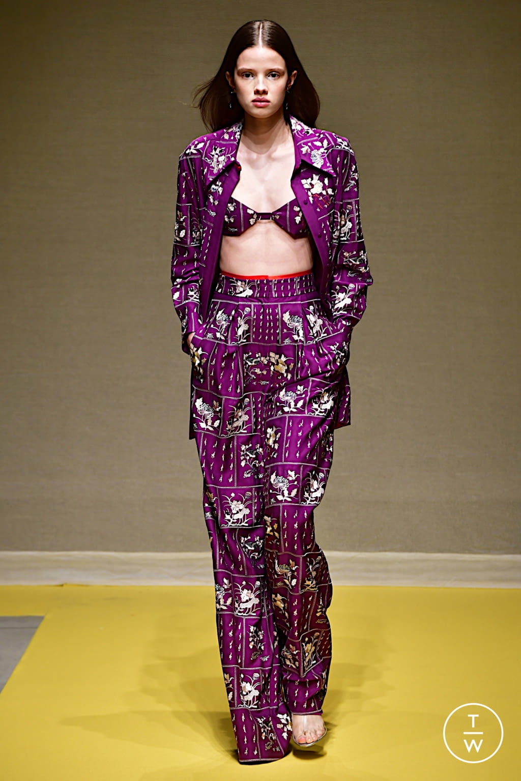 Fashion Week Milan Spring/Summer 2022 look 16 de la collection Hui womenswear