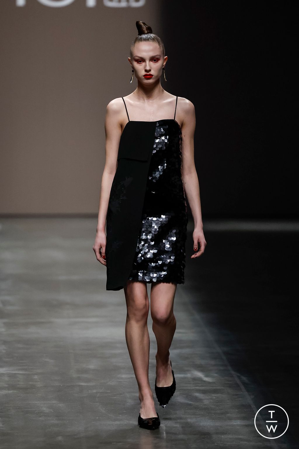 Fashion Week Milan Fall/Winter 2024 look 27 from the Hui collection womenswear
