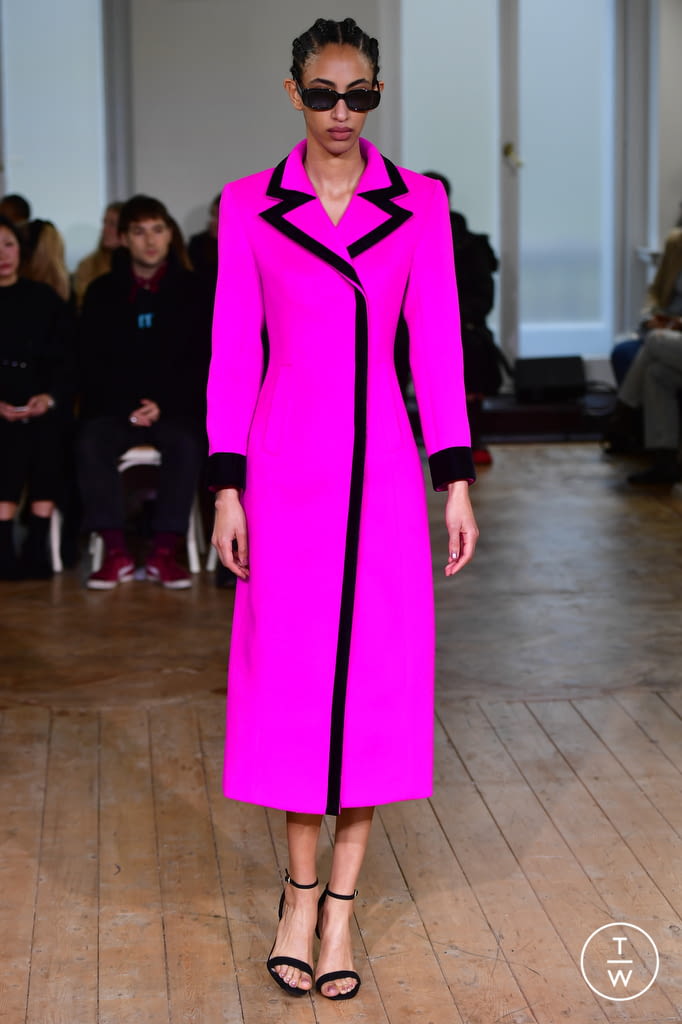 Fashion Week London Fall/Winter 2022 look 1 from the Huishan Zhang collection womenswear