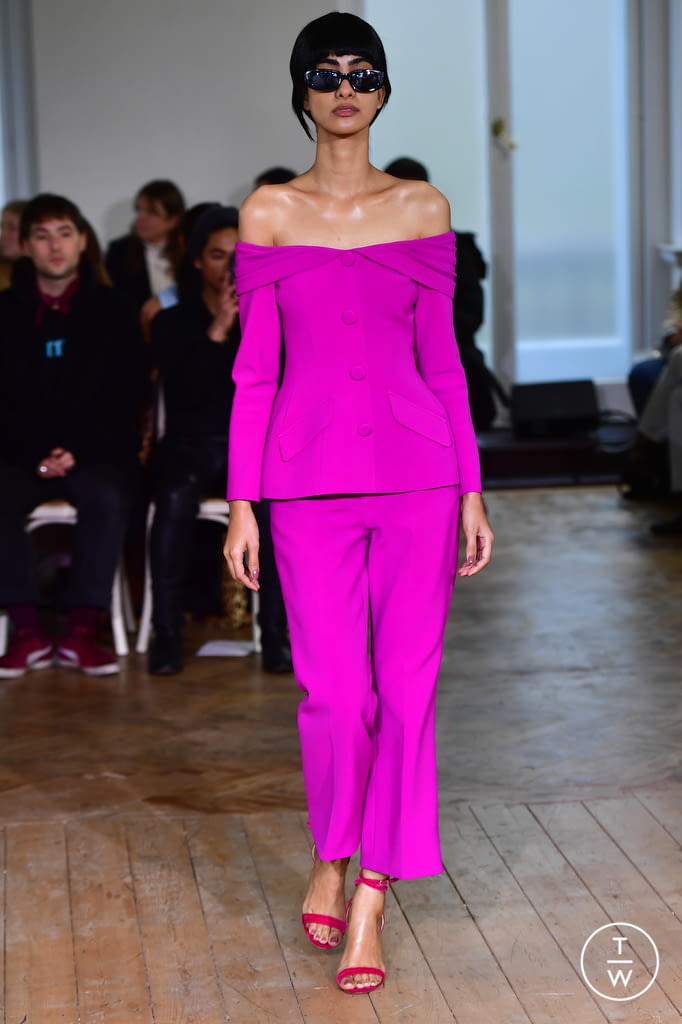 Fashion Week London Fall/Winter 2022 look 3 from the Huishan Zhang collection 女装